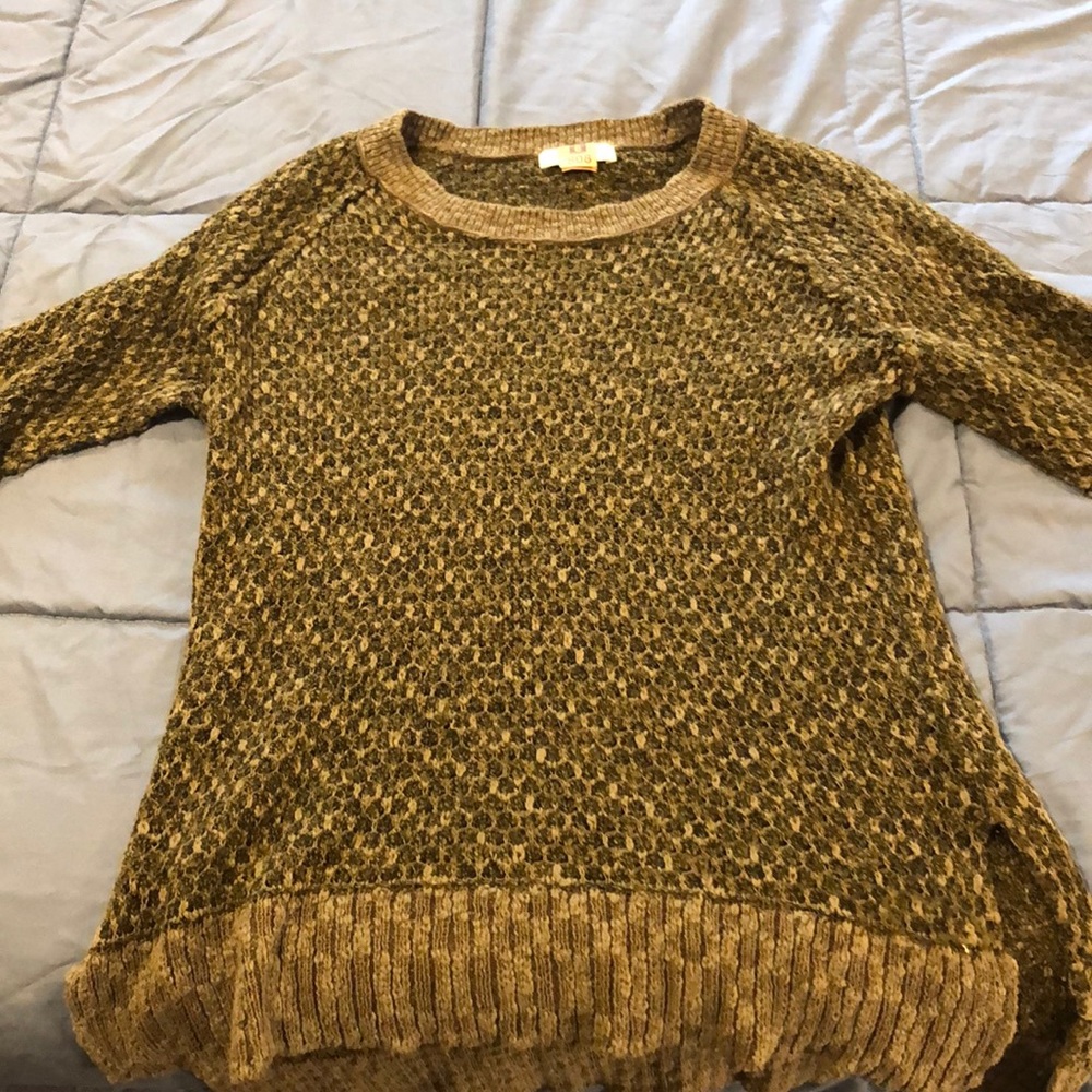 Great winter sweater! Awesome color!